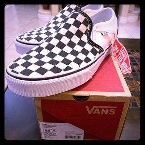8.5 checkered Vans new never worn with box